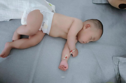 北京代生子机构包男孩宝宝36度是不是冷了